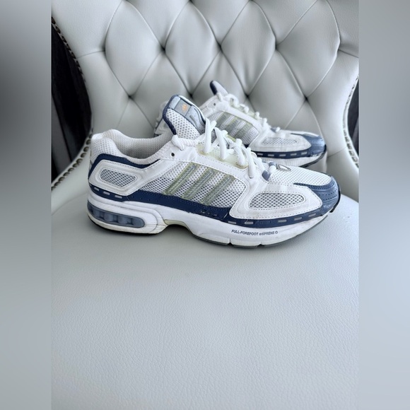 Adidas Ladies Supernova Cushion Running Shoes White/Navy Size 9 Model: 148953 - Picture 6 of 7